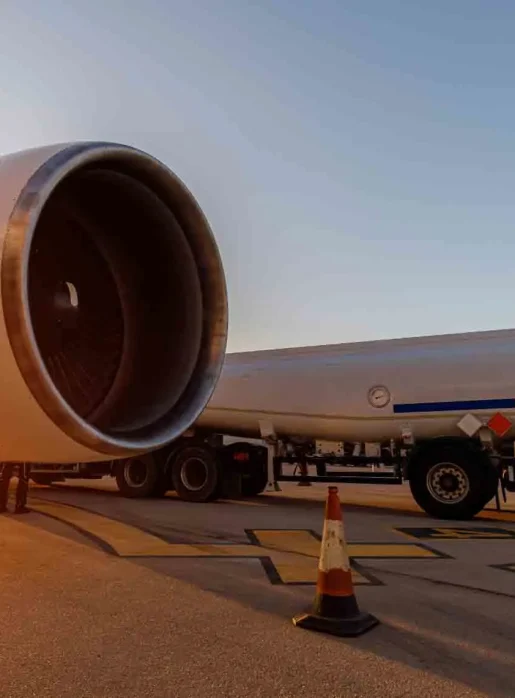 aircraft-fueling-process-at-sunset-with-a-close-up-2026-03-20-04-11-02-utc